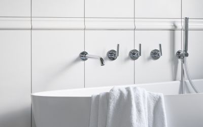 Descaling of shower areas, taps, and bathtubs